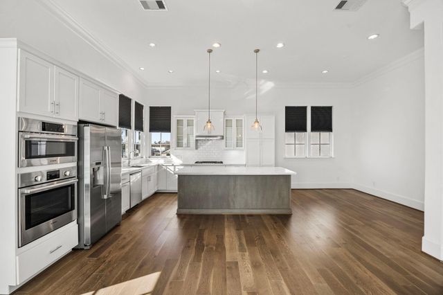 2234 Lou Ellen Lane D, Houston, TX 77018