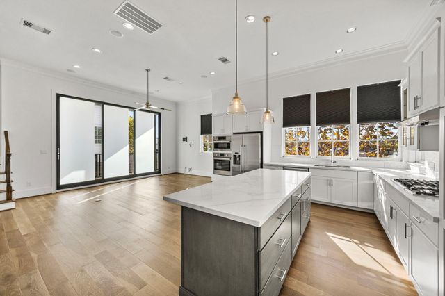 2234 Lou Ellen Lane D, Houston, TX 77018