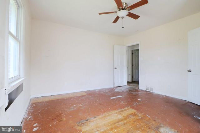310 E CHURCH ST, Blackwood, NJ 08012