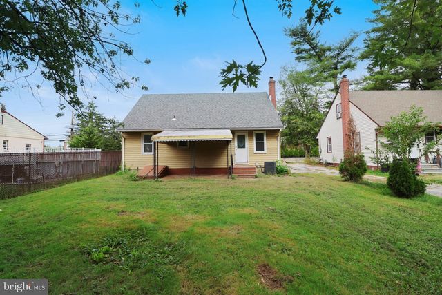 310 E CHURCH ST, Blackwood, NJ 08012