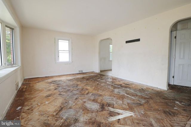 310 E CHURCH ST, Blackwood, NJ 08012