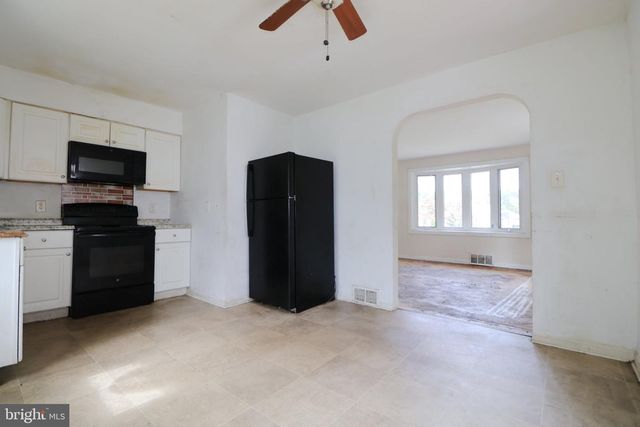310 E CHURCH ST, Blackwood, NJ 08012