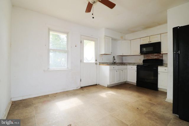 310 E CHURCH ST, Blackwood, NJ 08012