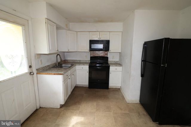 310 E CHURCH ST, Blackwood, NJ 08012