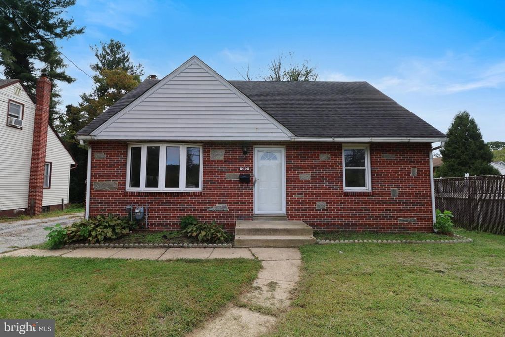 310 E CHURCH ST, Blackwood, NJ 08012