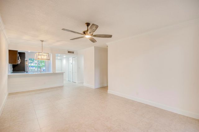 6865 Huntington Lane 105, Delray Beach, FL 33446