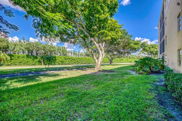 6865 Huntington Lane 105, Delray Beach, FL 33446