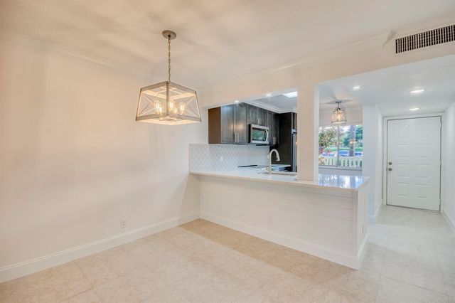 6865 Huntington Lane 105, Delray Beach, FL 33446