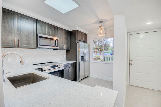 6865 Huntington Lane 105, Delray Beach, FL 33446
