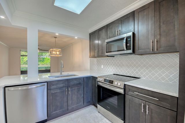 6865 Huntington Lane 105, Delray Beach, FL 33446