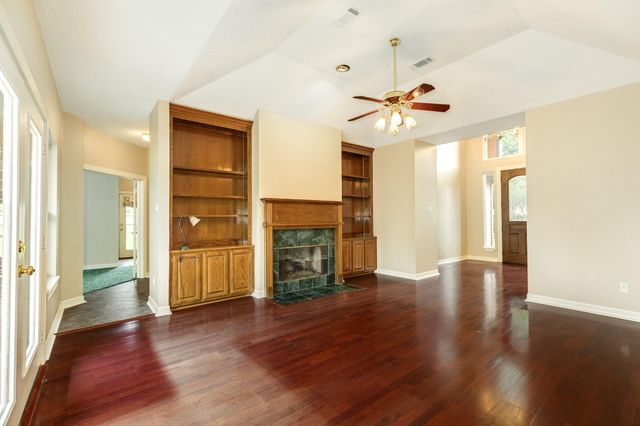 55 Mandevilla Court, Lake Jackson, TX 77566