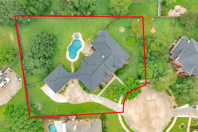 55 Mandevilla Court, Lake Jackson, TX 77566