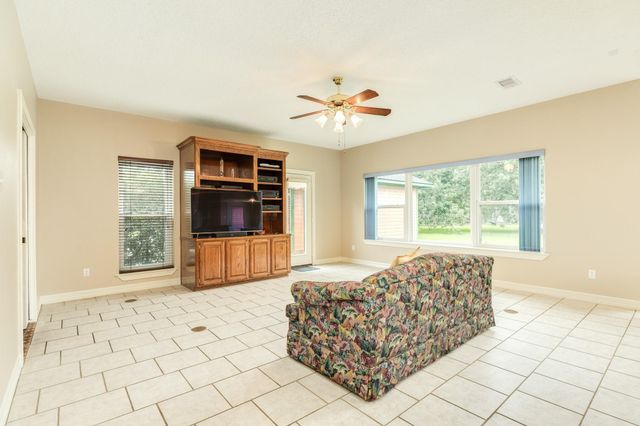 55 Mandevilla Court, Lake Jackson, TX 77566