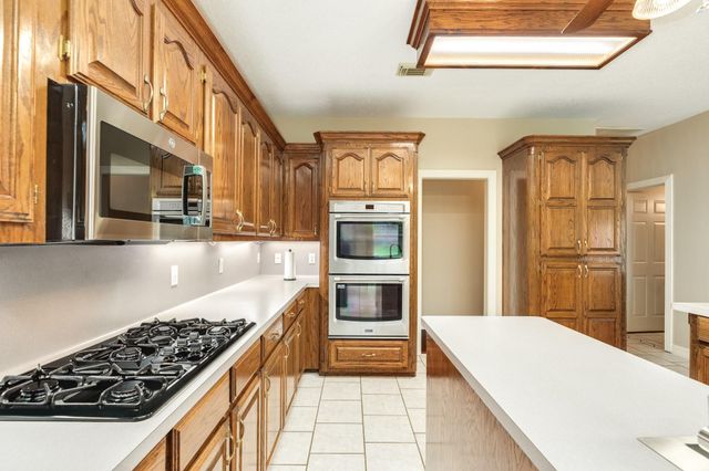 55 Mandevilla Court, Lake Jackson, TX 77566