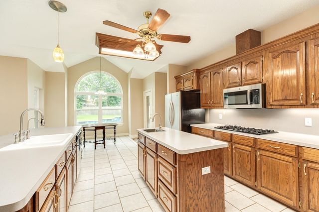 55 Mandevilla Court, Lake Jackson, TX 77566