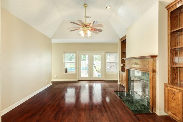 55 Mandevilla Court, Lake Jackson, TX 77566