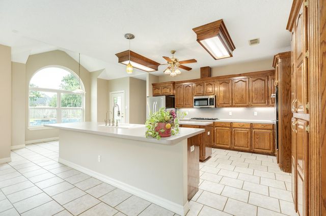 55 Mandevilla Court, Lake Jackson, TX 77566