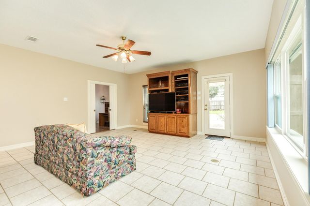 55 Mandevilla Court, Lake Jackson, TX 77566
