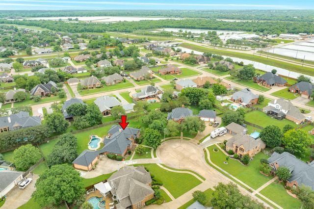 55 Mandevilla Court, Lake Jackson, TX 77566