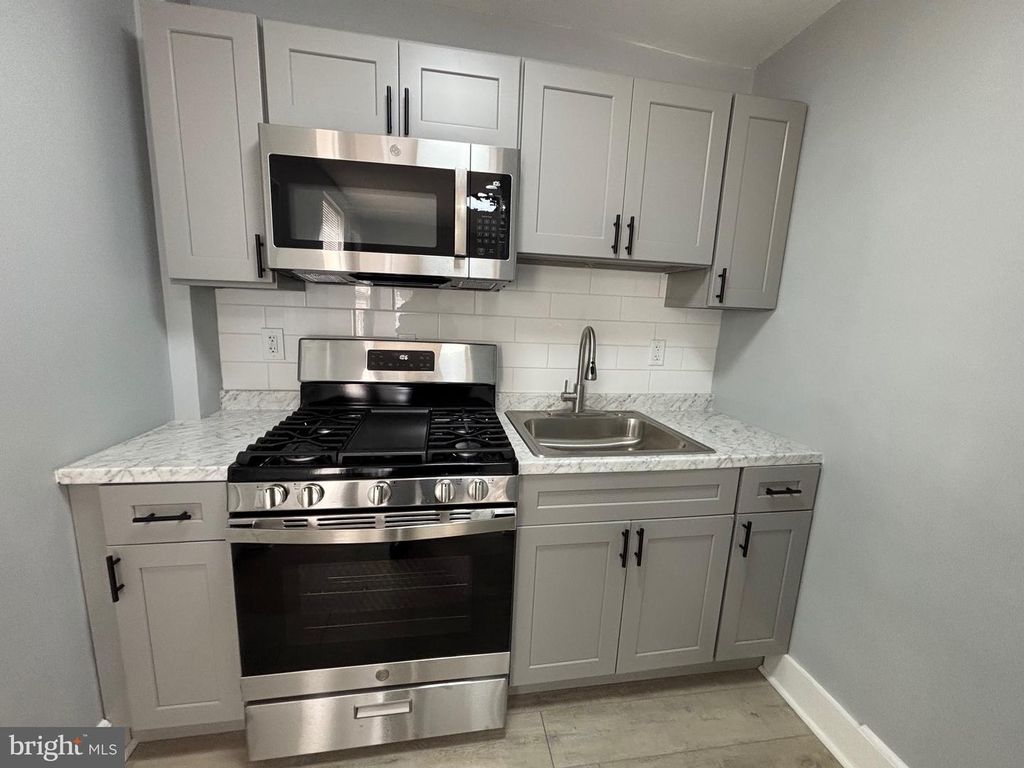 542 KEYSTONE AVE, Darby, PA 19023