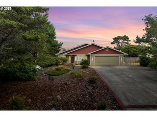 88605 NAUTILUS Ct, Florence, OR 97439