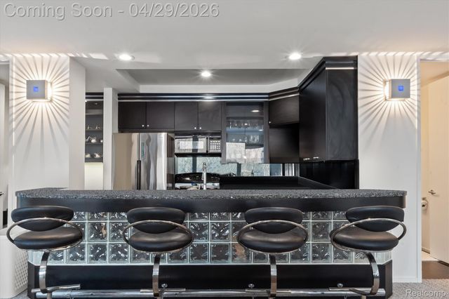 1208 HIDDEN LAKE Drive, Bloomfield Charter Township, MI 48302