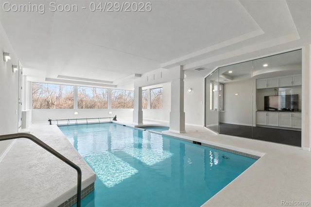 1208 HIDDEN LAKE Drive, Bloomfield Charter Township, MI 48302