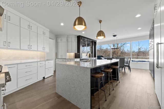 1208 HIDDEN LAKE Drive, Bloomfield Charter Township, MI 48302