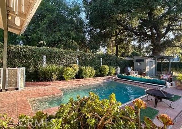 1955 N Los Robles Avenue, Pasadena, CA 91104