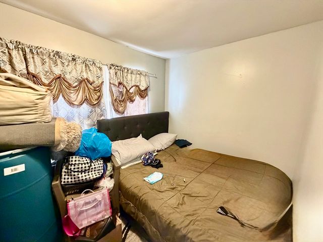 27 Loring St, Springfield, MA 01105