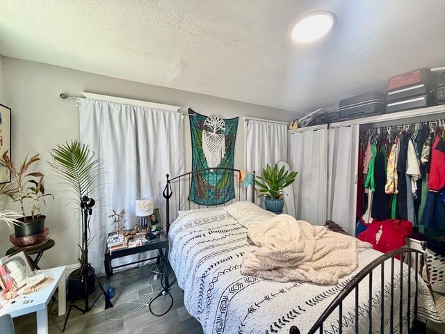 27 Loring St, Springfield, MA 01105