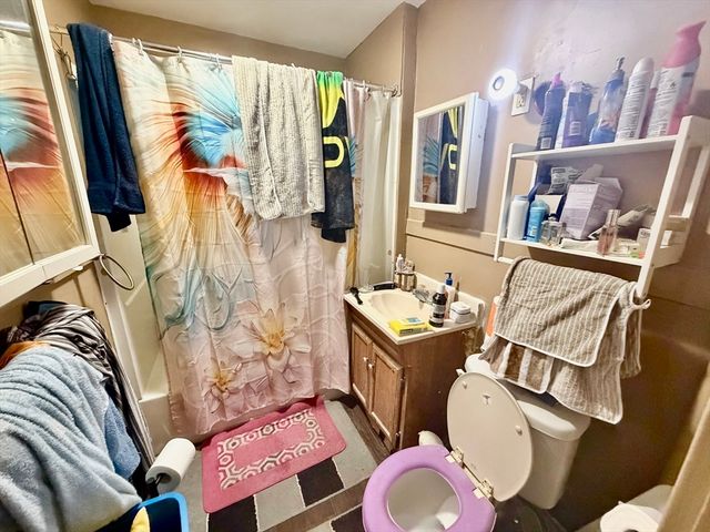 27 Loring St, Springfield, MA 01105