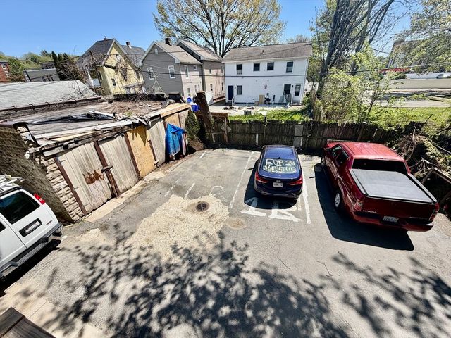 27 Loring St, Springfield, MA 01105