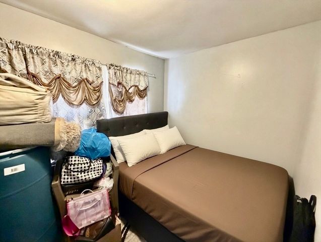27 Loring St, Springfield, MA 01105