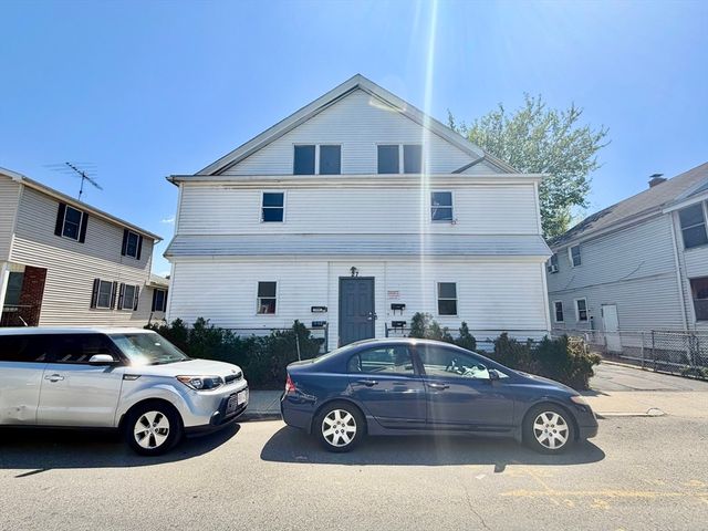 27 Loring St, Springfield, MA 01105