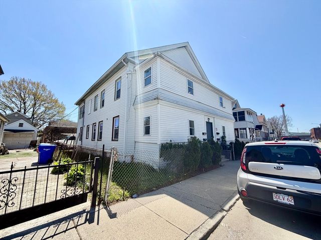 27 Loring St, Springfield, MA 01105