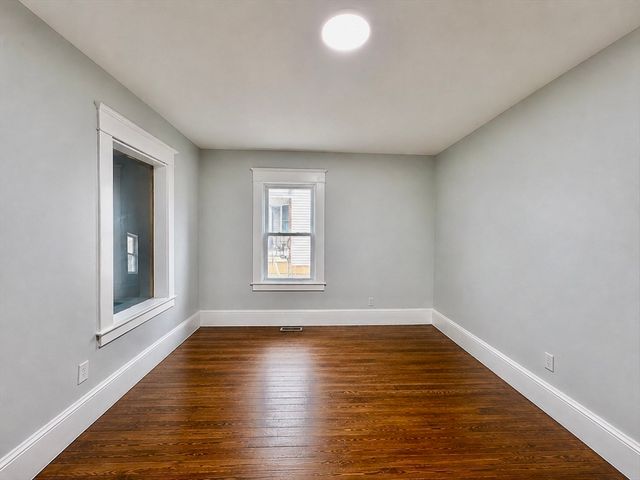 27 Loring St, Springfield, MA 01105