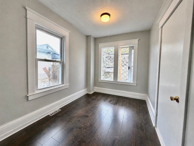 27 Loring St, Springfield, MA 01105