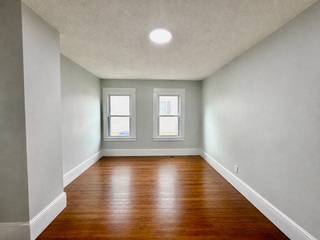 27 Loring St, Springfield, MA 01105
