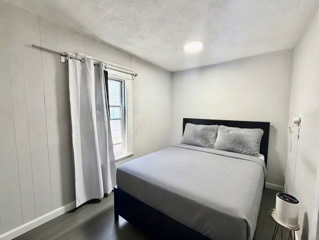 27 Loring St, Springfield, MA 01105
