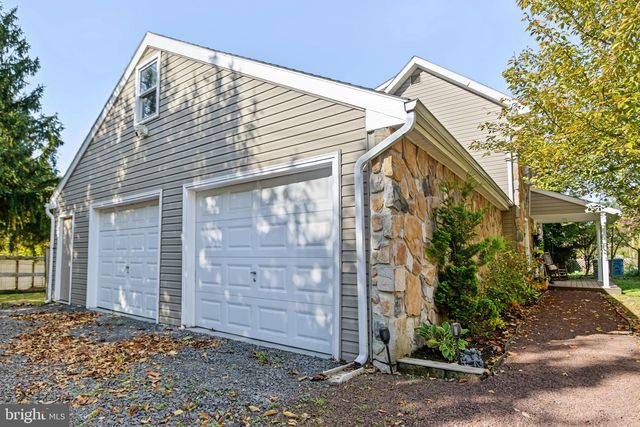 570 E CHERRY RD, Quakertown, PA 18951