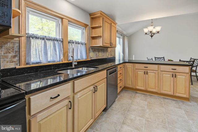 570 E CHERRY RD, Quakertown, PA 18951