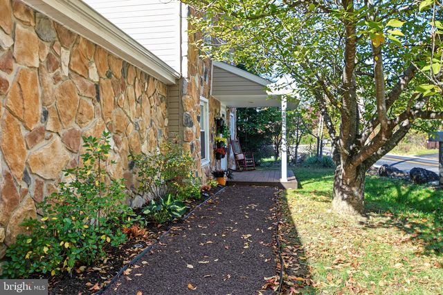 570 E CHERRY RD, Quakertown, PA 18951