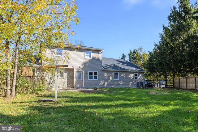 570 E CHERRY RD, Quakertown, PA 18951