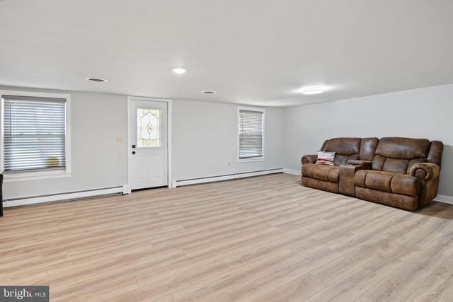 570 E CHERRY RD, Quakertown, PA 18951