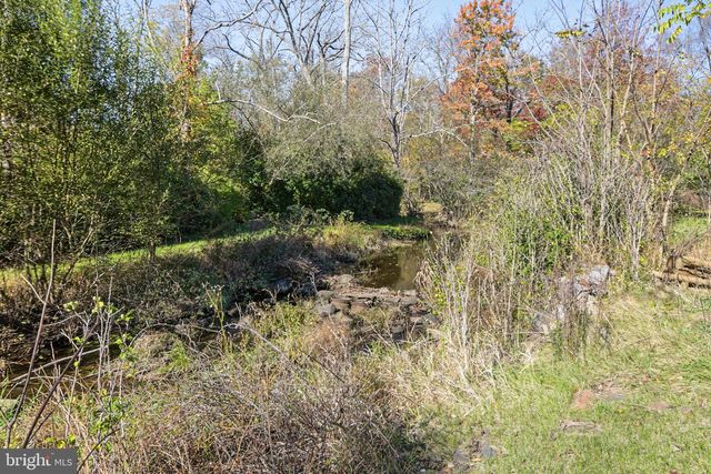 570 E CHERRY RD, Quakertown, PA 18951