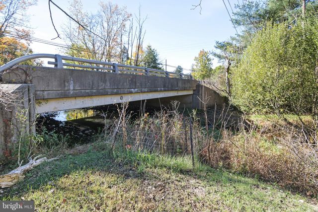 570 E CHERRY RD, Quakertown, PA 18951
