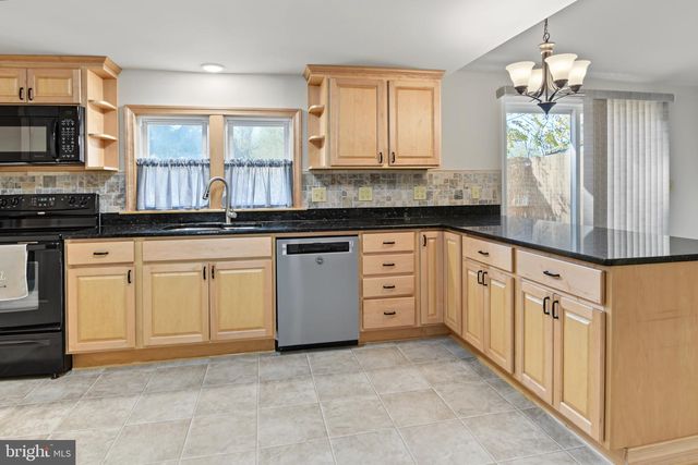 570 E CHERRY RD, Quakertown, PA 18951
