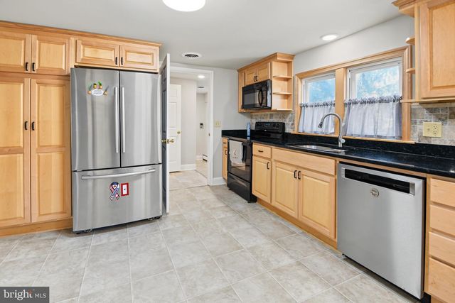 570 E CHERRY RD, Quakertown, PA 18951