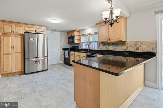 570 E CHERRY RD, Quakertown, PA 18951